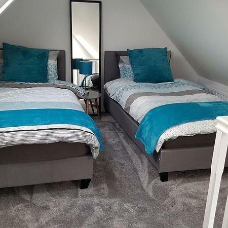 2 Serviced Apartments In Childwall-South Liverpool - Each Apartment Sleeps 6 ภายนอก รูปภาพ