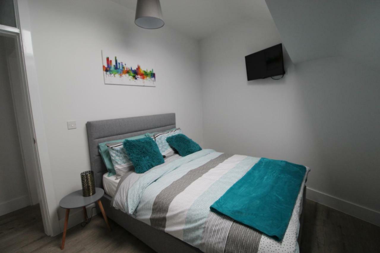 2 Serviced Apartments In Childwall-South Liverpool - Each Apartment Sleeps 6 ภายนอก รูปภาพ