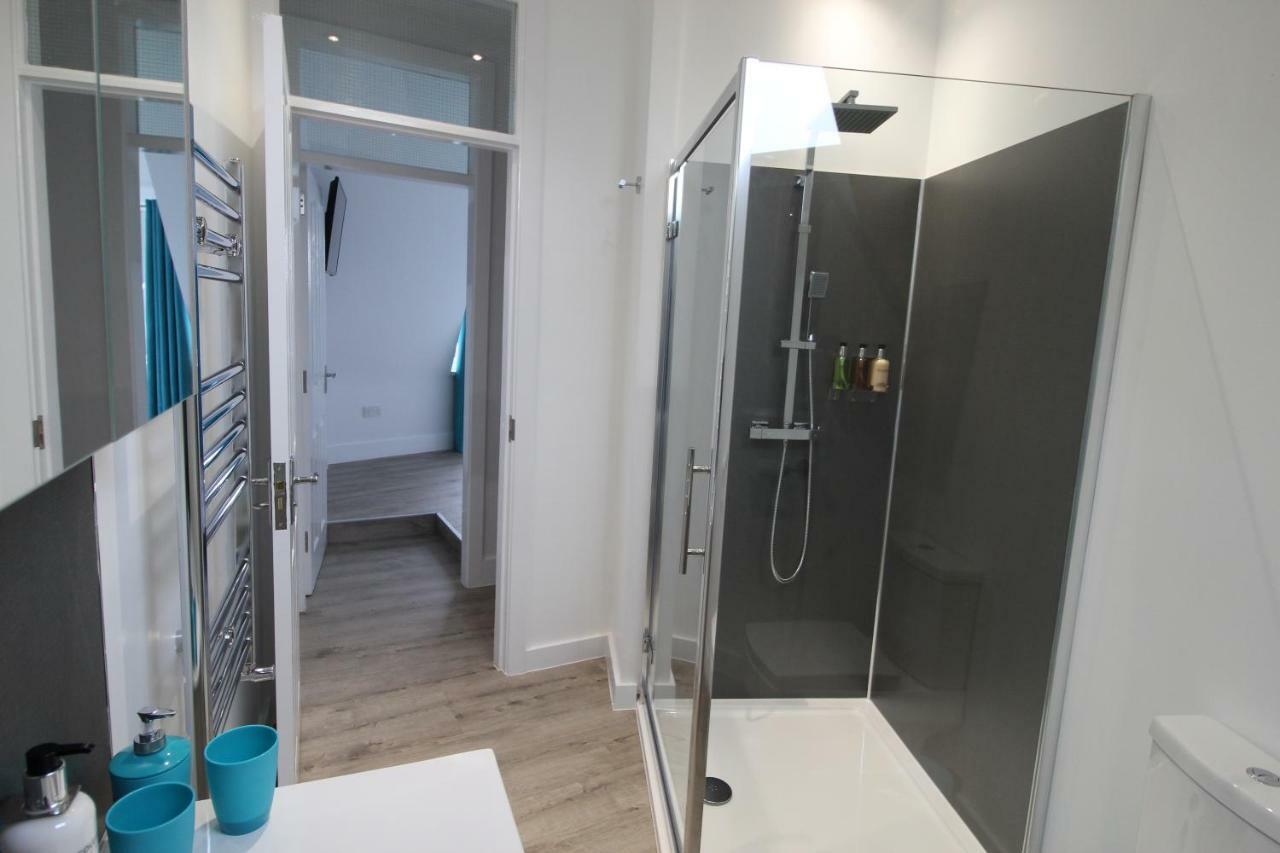 2 Serviced Apartments In Childwall-South Liverpool - Each Apartment Sleeps 6 ภายนอก รูปภาพ