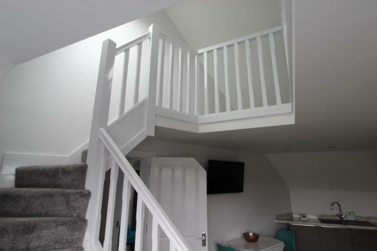 2 Serviced Apartments In Childwall-South Liverpool - Each Apartment Sleeps 6 ภายนอก รูปภาพ