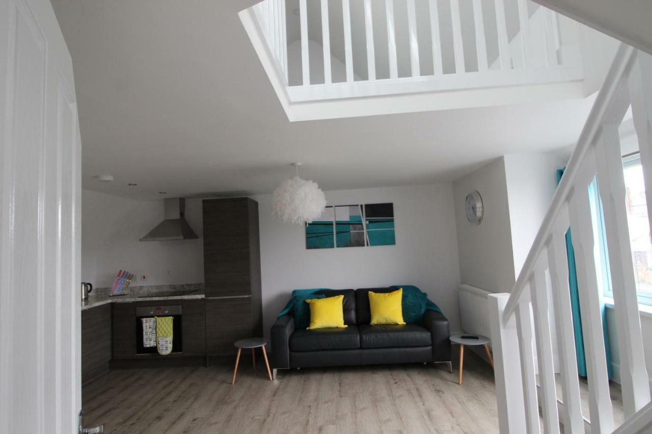 2 Serviced Apartments In Childwall-South Liverpool - Each Apartment Sleeps 6 ภายนอก รูปภาพ
